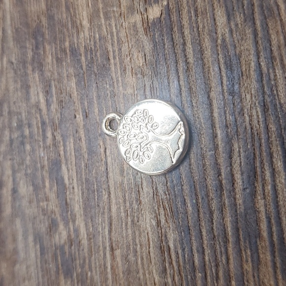 Vermiel tree of life strong roots charm P110 - Picture 1 of 2